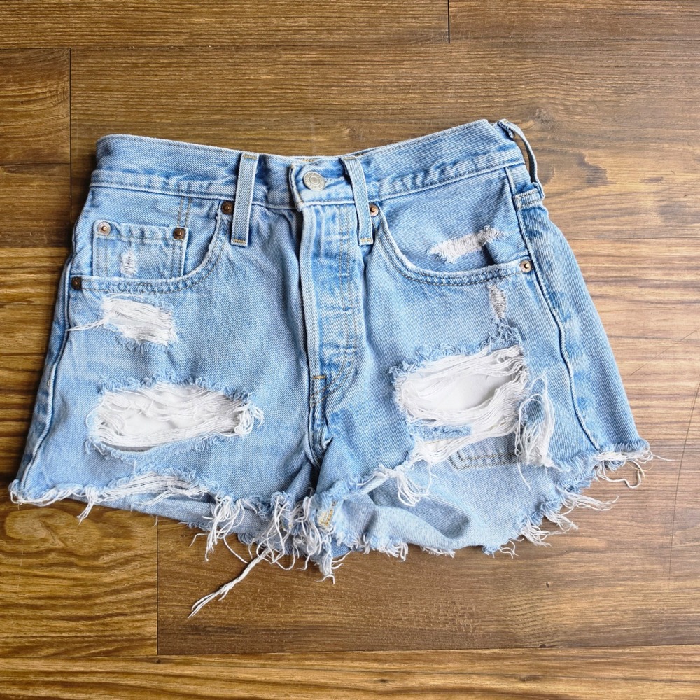 Levis Premium 501 Original Distressed Cutoff Denim Shorts Light Wash Raw Hem 24